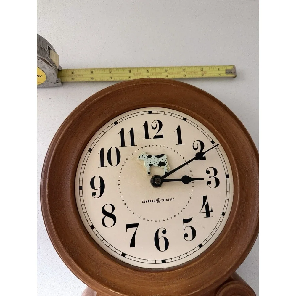 Vintage General Electric GE wall clock MODEL 2589 Cottage Core Kitschy Nice Cow